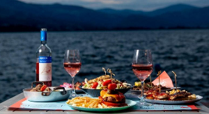 Voroino Restaurant Kastoria – ΕΞΩΤΕΡΙΚΑ ΚΑΘΙΣΜΑΤΑ